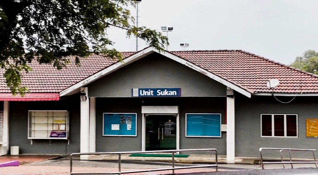 This image has an empty alt attribute; its file name is img_1406-2.jpg