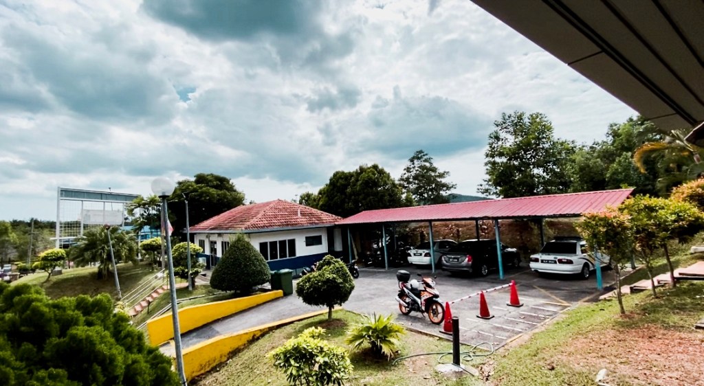 This image has an empty alt attribute; its file name is img_1408.jpg